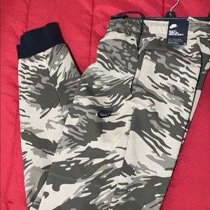 Nike Tech Sweatpants